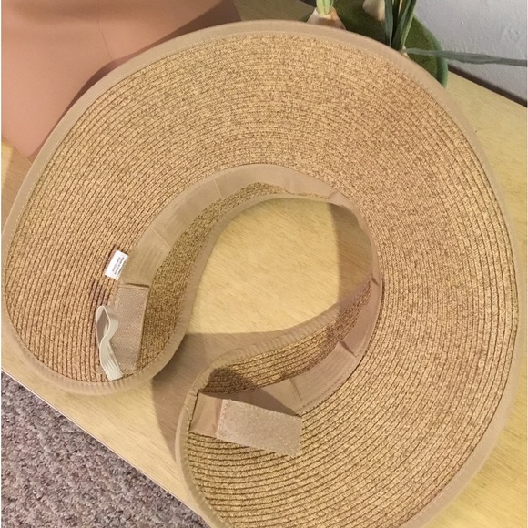 COLLECTION OF SUN HATS - Picture 5 of 9